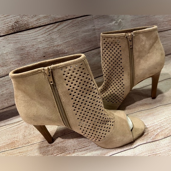 Audrey Brooke Madison Natural Leather Perforated OpenToe Bootie size 10. - Picture 2 of 8